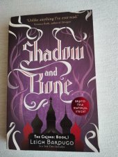 kniha The Shadow and Bone, Hachette 2014