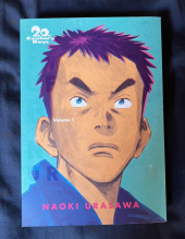 kniha 20th Century Boys: The Perfect Edition, Vol. 1  deluxe bind-up edition of Naoki Urasawa’s award-winning epic of doomsday cults, giant robots and a group of friends trying to save the world from destruction! Humanity, having faced extinction at the end of the 20th century, wo ... celý popis, Praha 2018