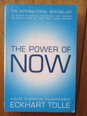 kniha The Power of Now A Guide to Spiritual Enlightment, Hodder & Stoughton 2005