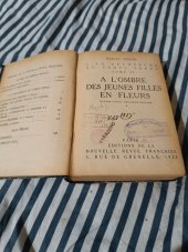 kniha A L'ombre des jeunes filles en fleurs , Editions de la nouvelle revue francaise 1925