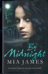 kniha By Midnight A Ravenwood Mystery, Gollancz 2010