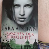 kniha Erwachen der dunkdlheit, Lyx 2017