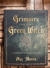 kniha Grimoire for the green witch, Llewellyn Publications 2019